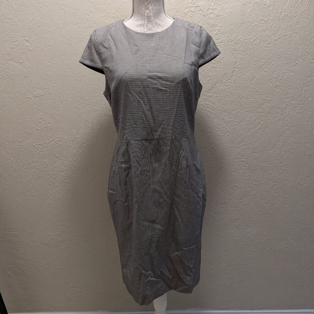 Form fitting business dress